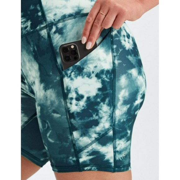 Fabletics, Oasis 6' short, - NWT - Picture 2 of 6